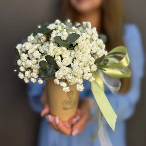 Стаканчик с гипсофилой и эвкалиптом 