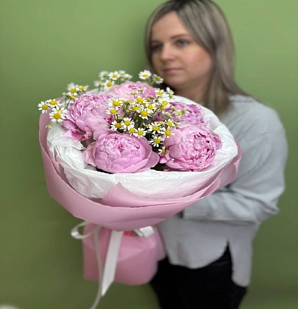 Пионы с ромашками