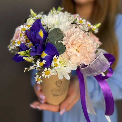 Яркий цветочный стаканчик